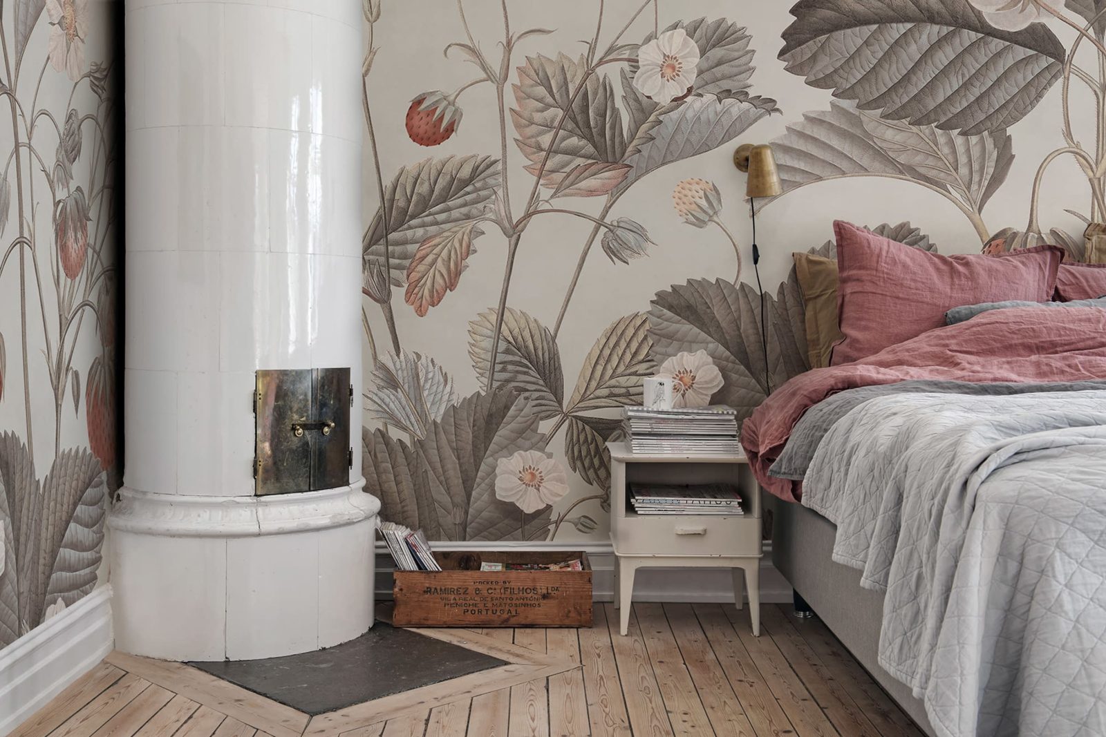 Wild Strawberries, Vintage, Rebel Walls 2