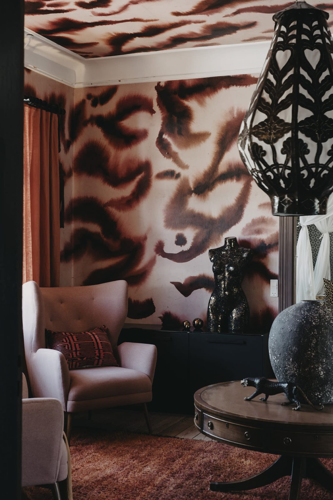 Guppy, Red, Rebel Walls 3