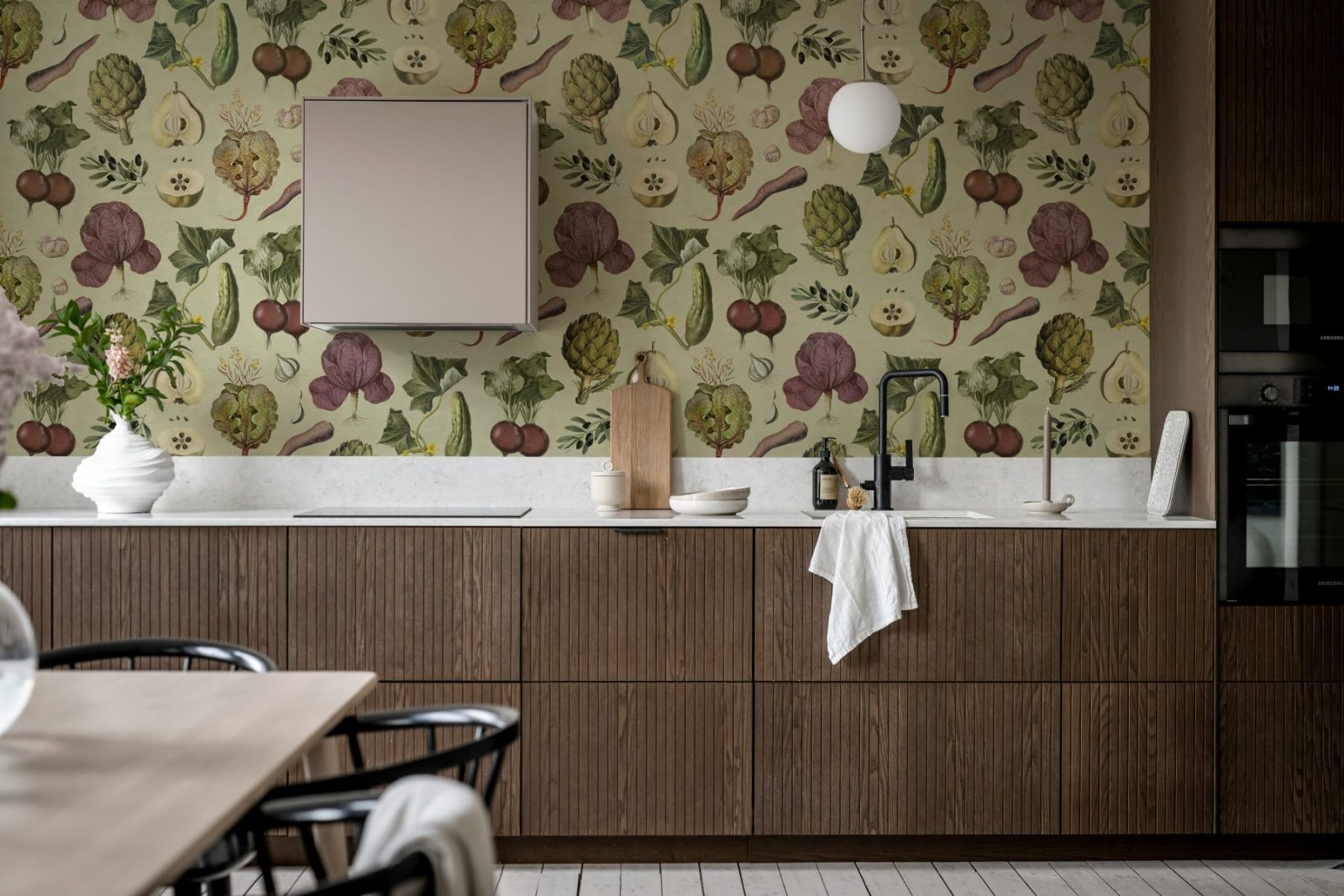 Vintage Greens, Beige, Rebel Walls 2