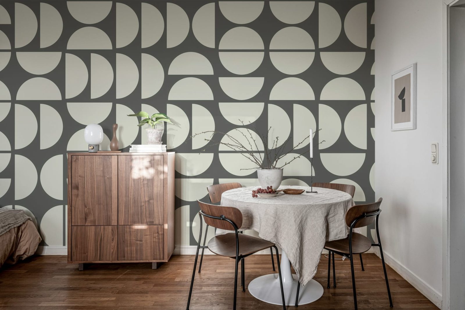Geometry Shapes, Ash, Rebel Walls 3