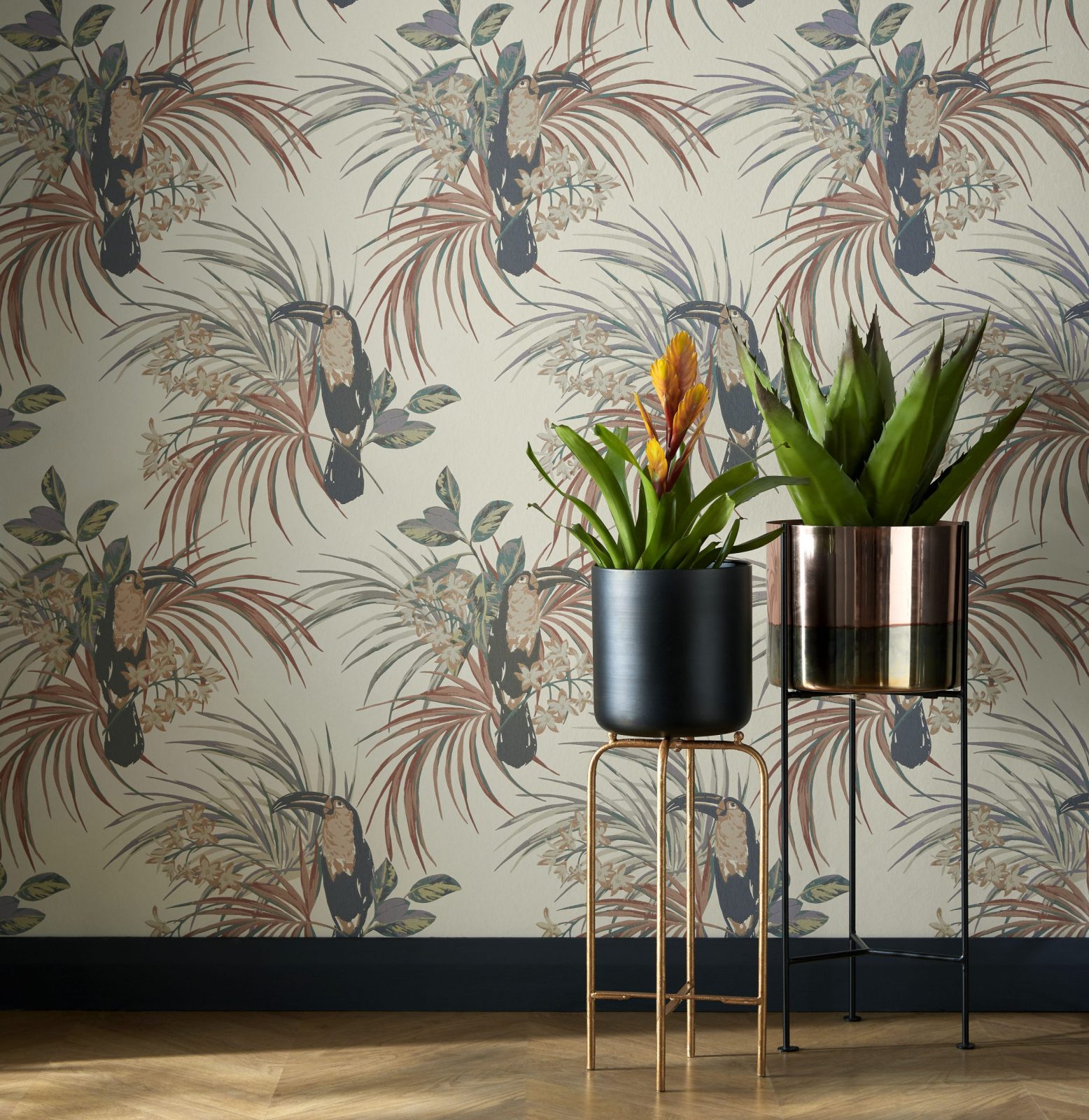 Le Toucan, Amber Glow Orange Luxury Bird, 1838 Wallcoverings, 5.3mp / rola 2