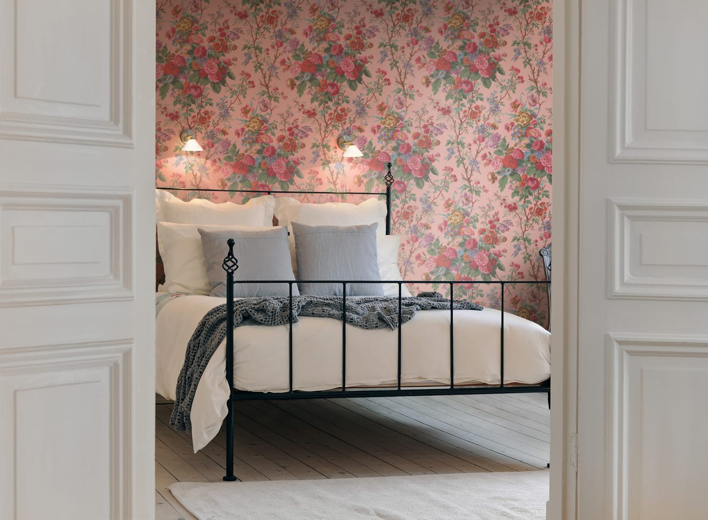 Bouquet, Rebel Walls 4