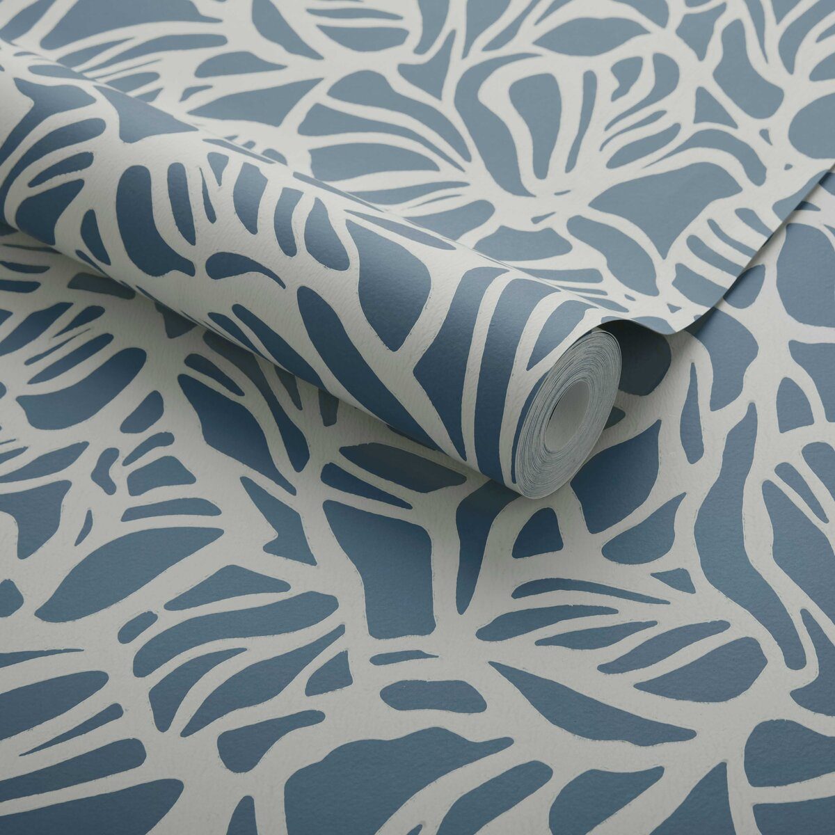 Purity, Prussian Blue Luxury Patterned, 1838 Wallcoverings, 5.3mp / rola 3