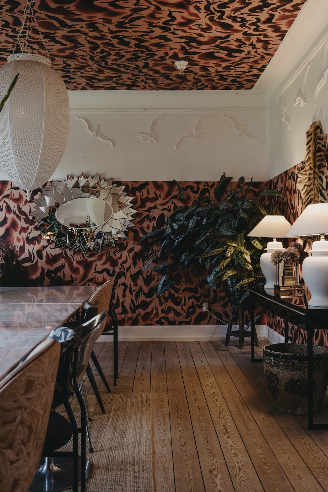 Discus, Red, Rebel Walls 3