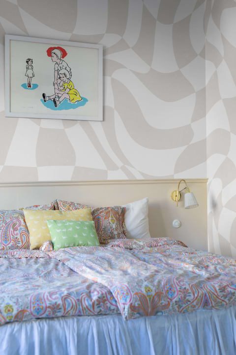 Psychedelic Chess, Beige, Rebel Walls 3