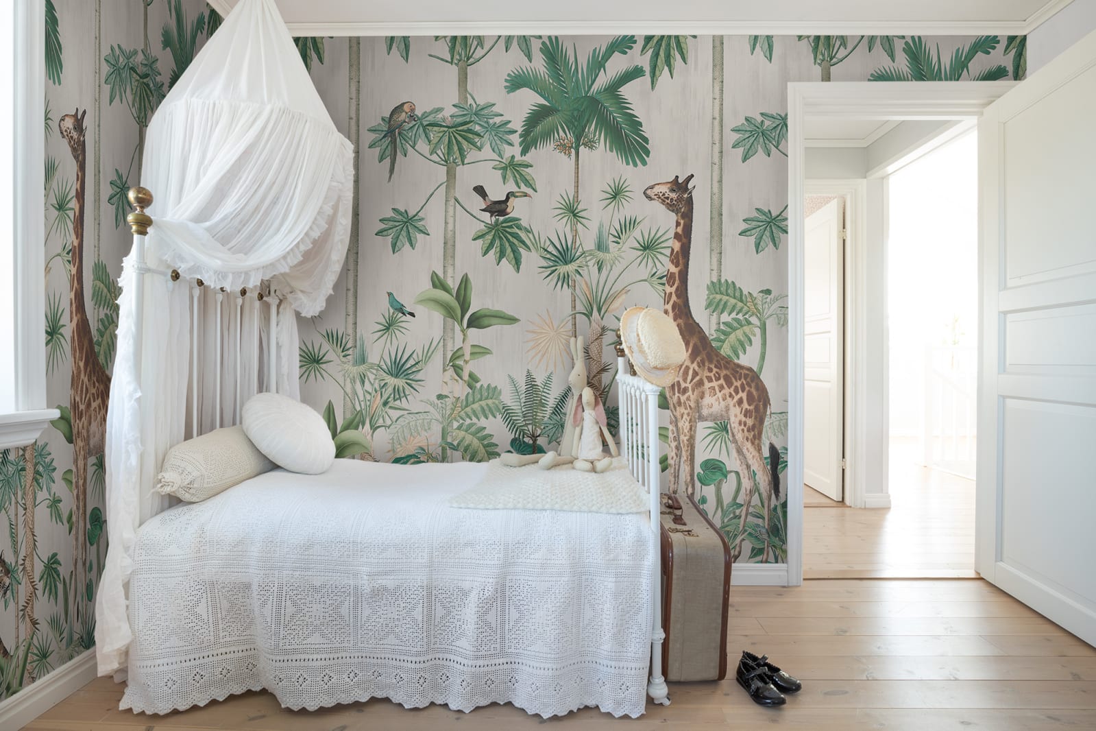 Giraffe's Stroll, Rebel Walls 5