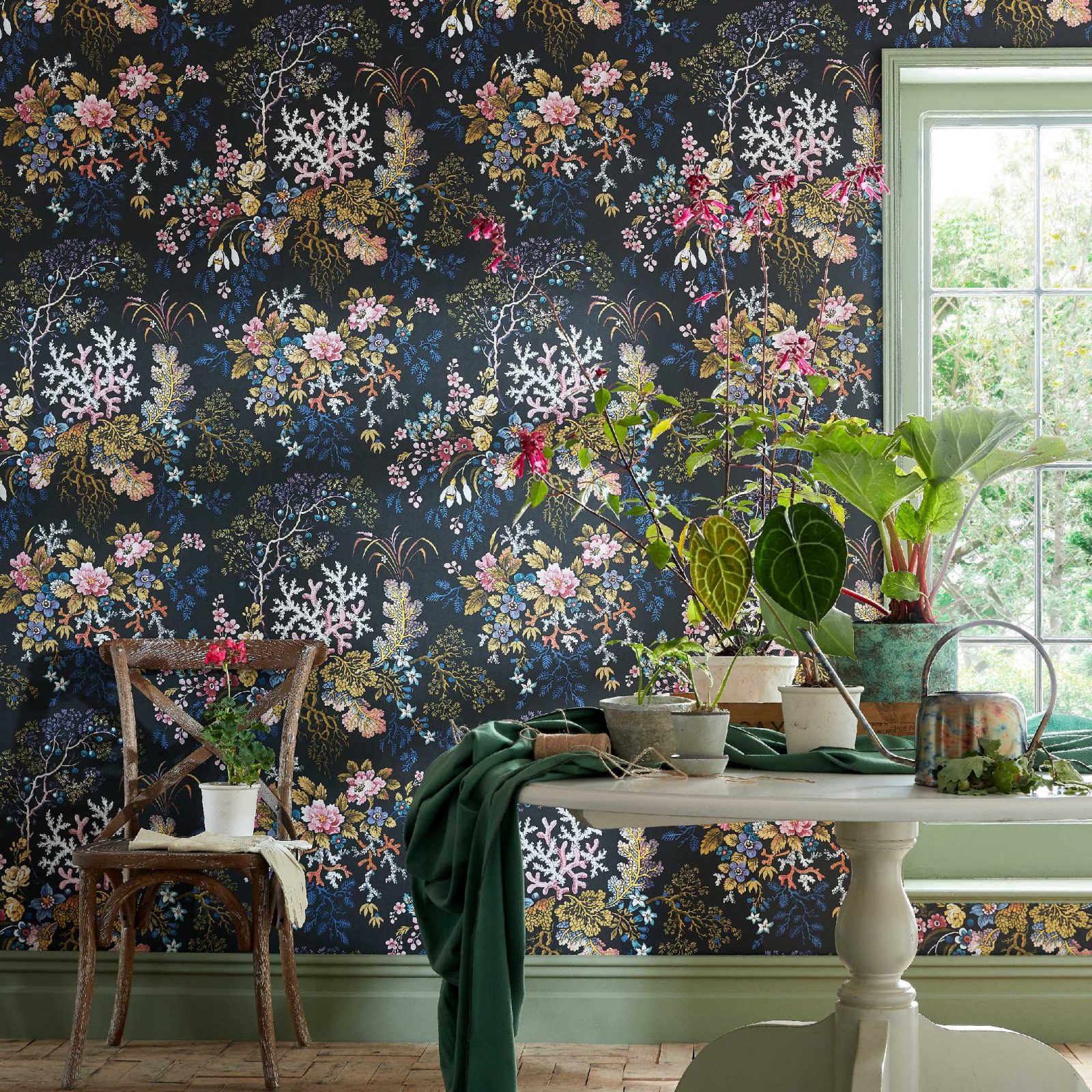 Killburn's Coral, Midnight Black, 1838 Wallcoverings, 5.3mp / rola 3