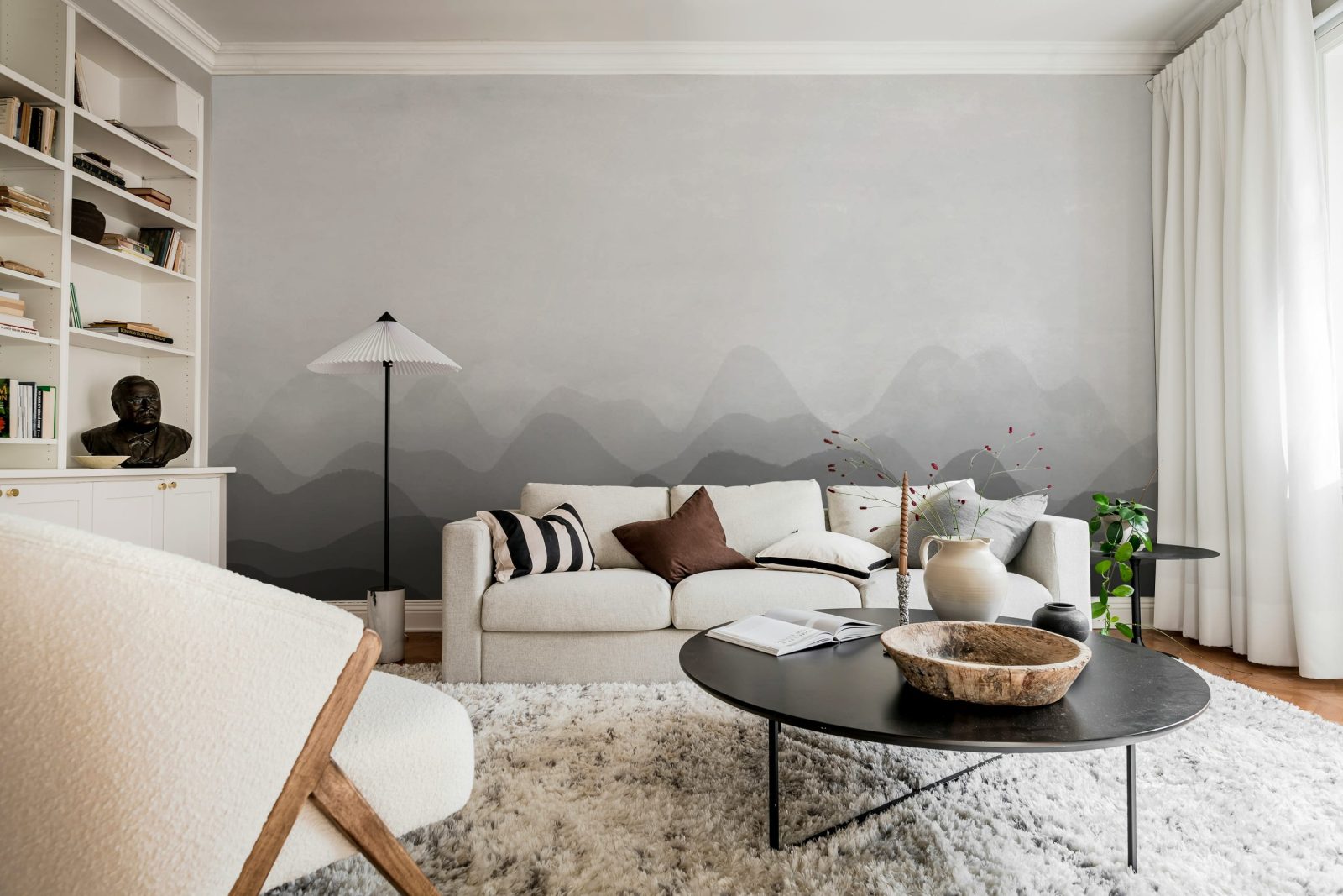 Gradient Flow, Black, Rebel Walls 2