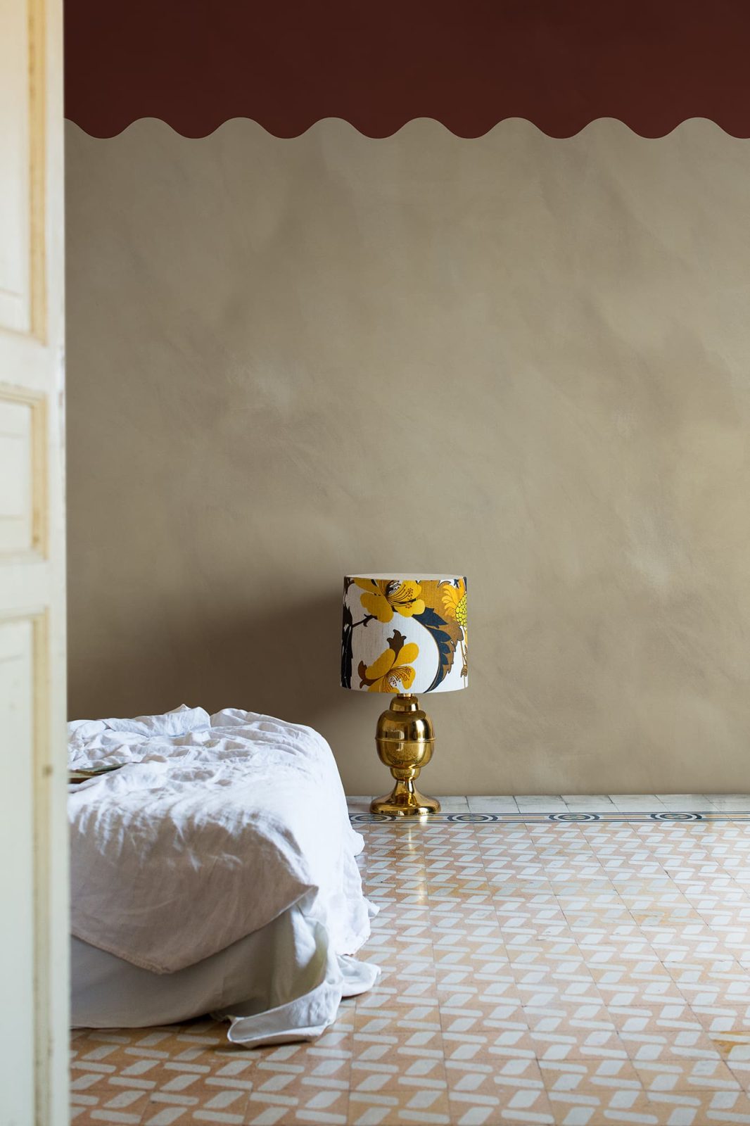 Wave Border, Brown, Rebel Walls 3