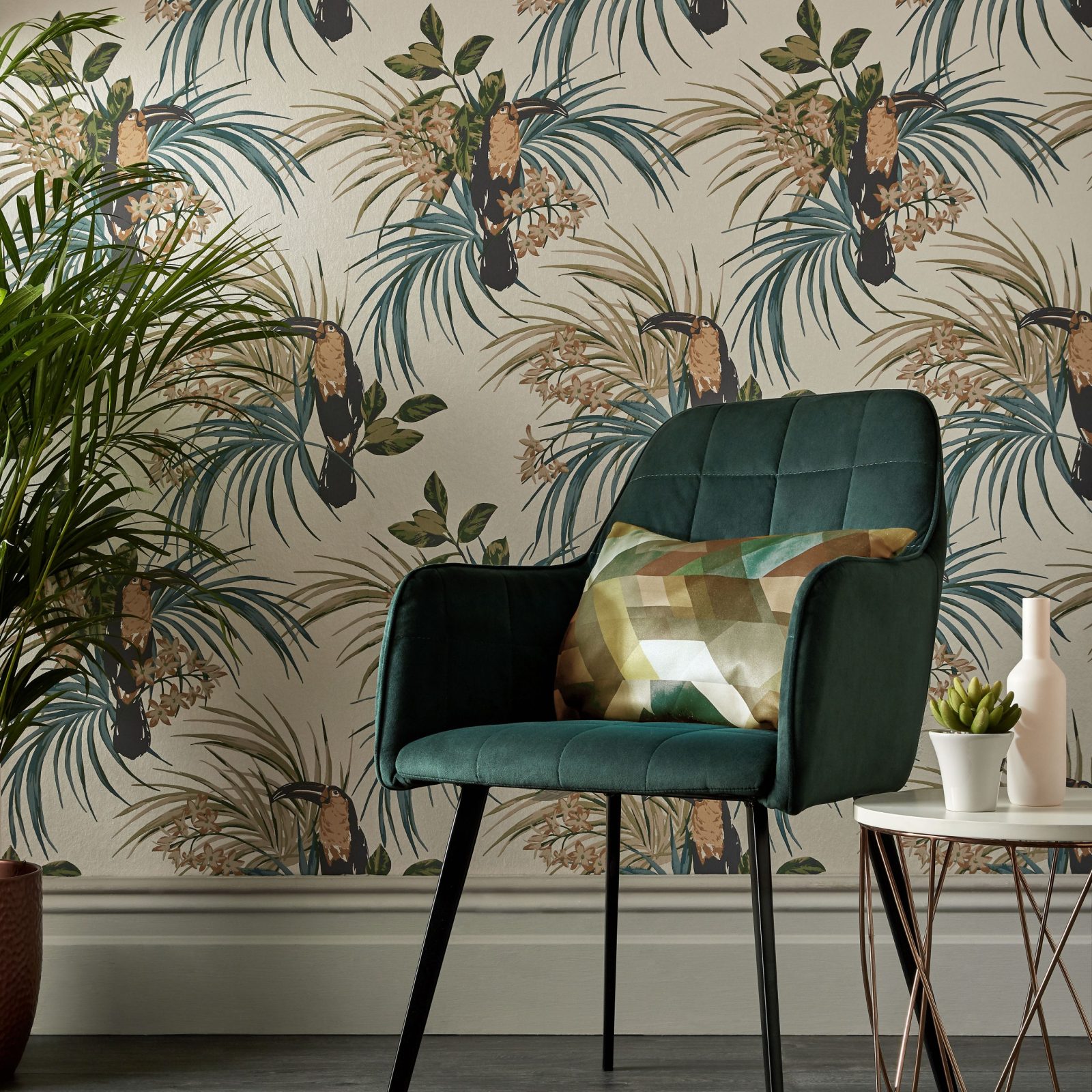 Le Toucan, Emerald Green Luxury Bird, 1838 Wallcoverings, 5.3mp / rola 2