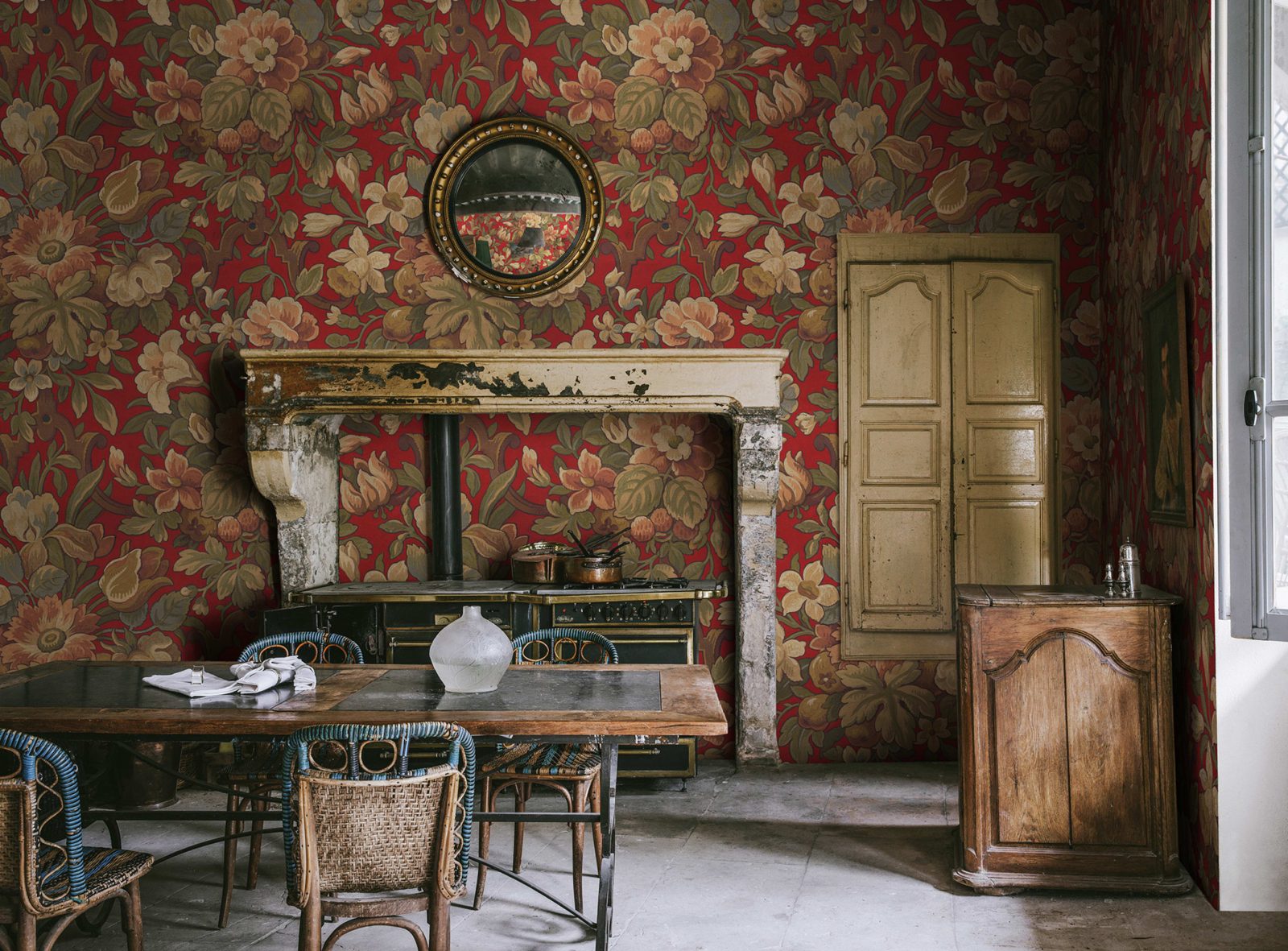 Vintage Flora, Velvet, Rebel Walls 2