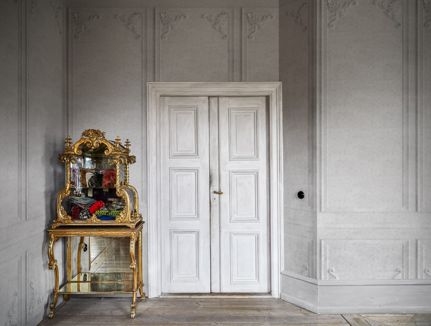 Harlow, Marble, Rebel Walls 2