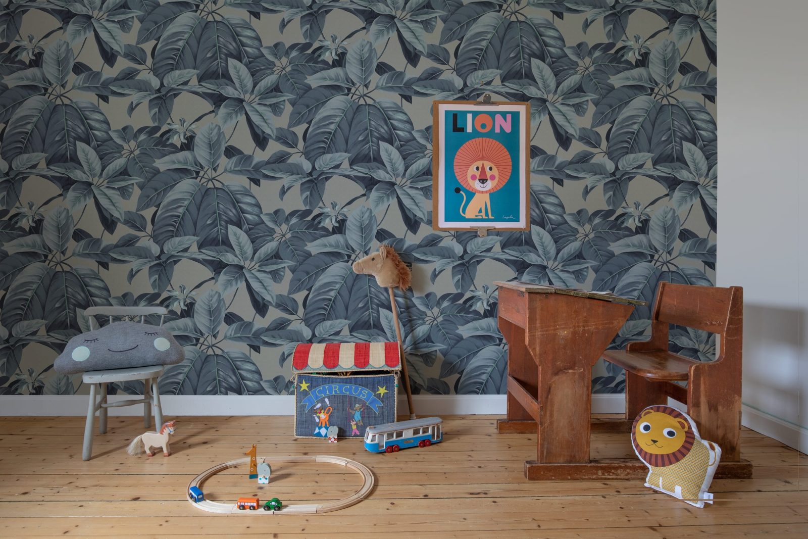 Chestnut, Blue, Rebel Walls 3