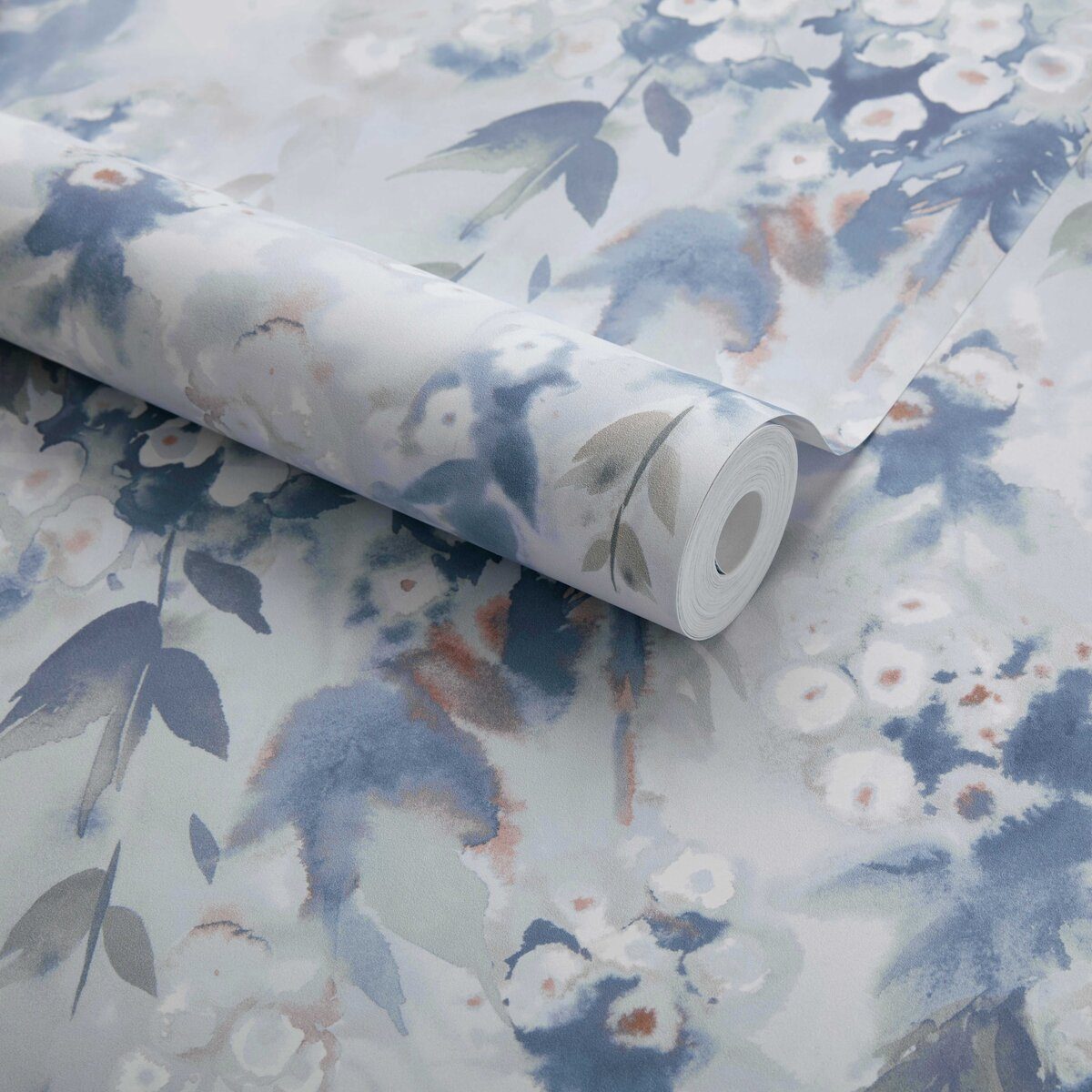 Cascade, Cornflower Blue Luxury Floral, 1838 Wallcoverings, 5.3mp / rola 3