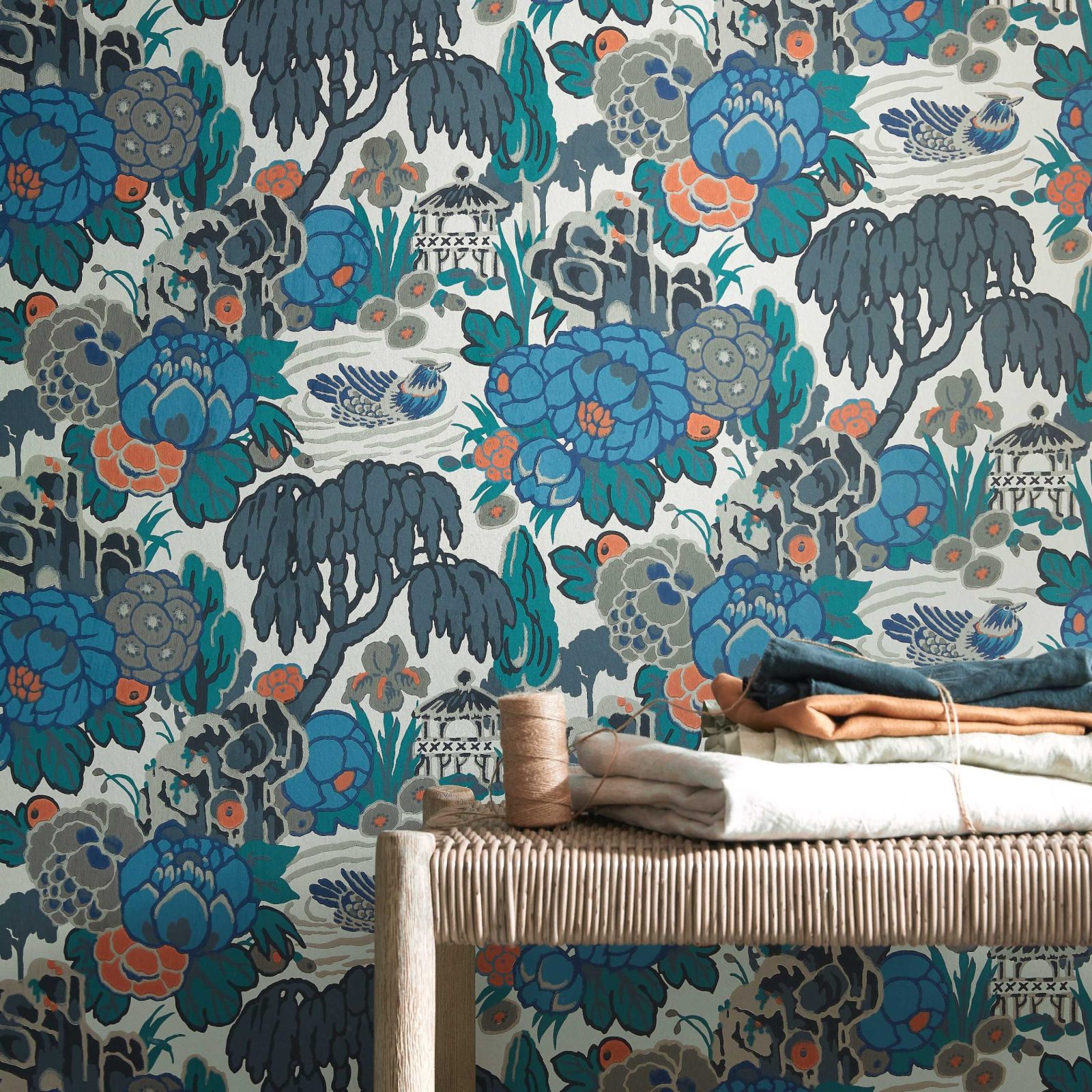 Mandarin Garden, Ink, 1838 Wallcoverings, 5.3mp / rola 2