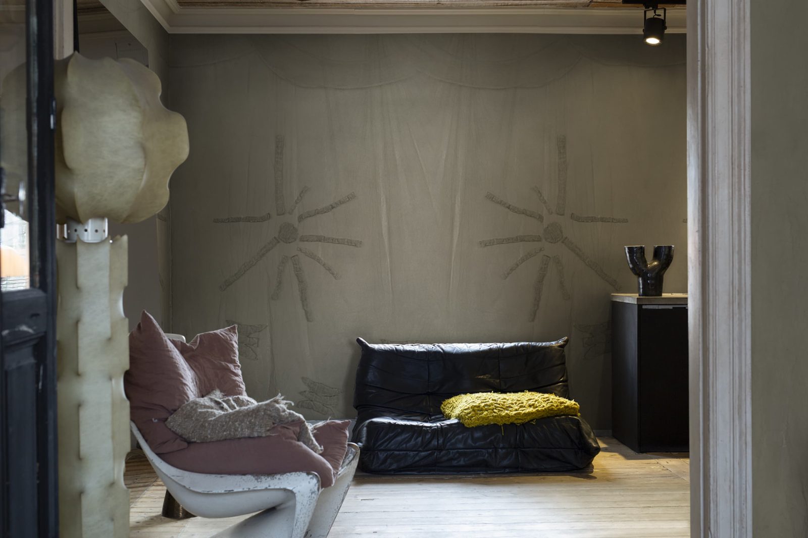 Silenzio, Light Beige, Rebel Walls 3