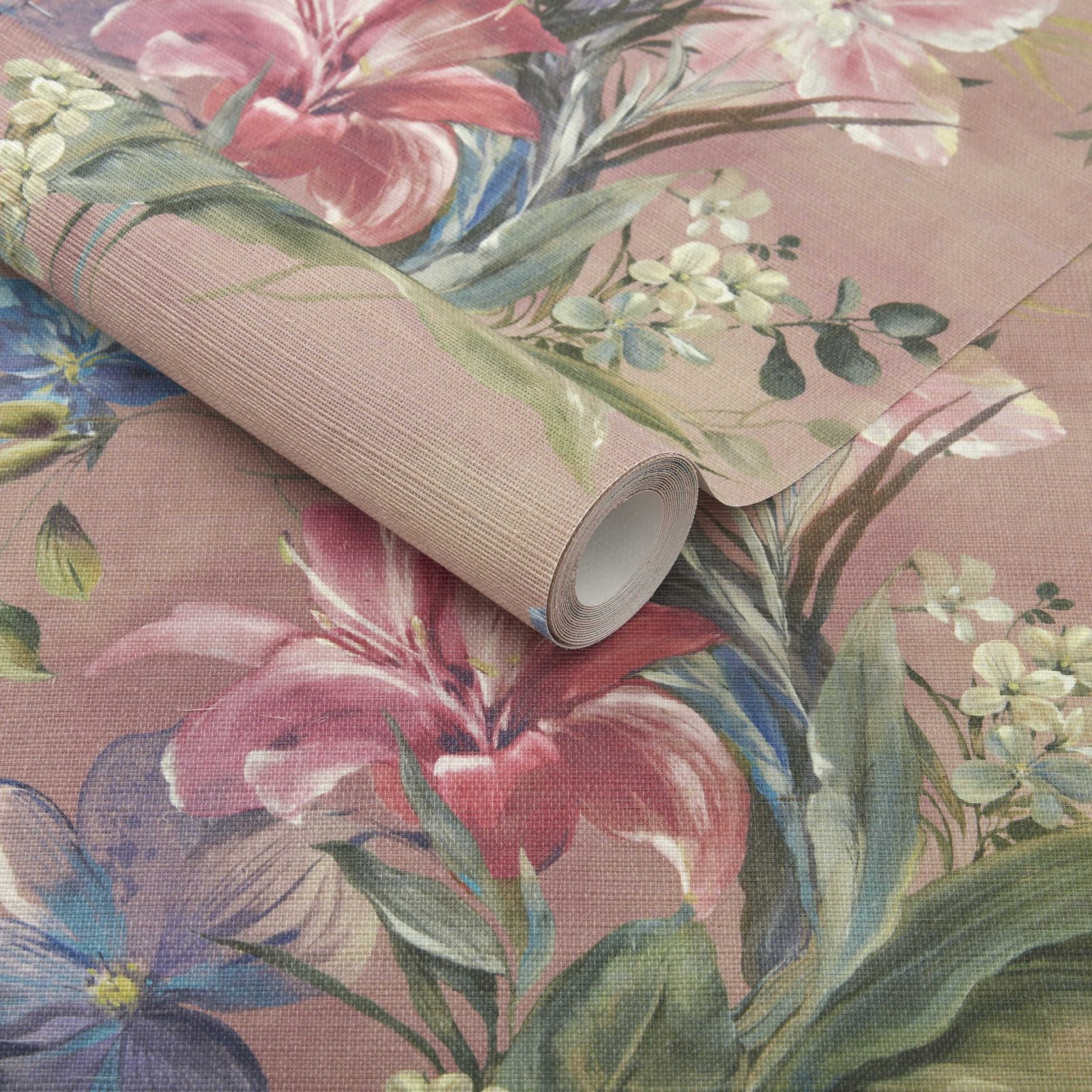 Lilliana, Blush Pink Luxury Floral, Fibre naturale (Grasscloth), 1838 Wallcoverings, 5.1mp / rola 3