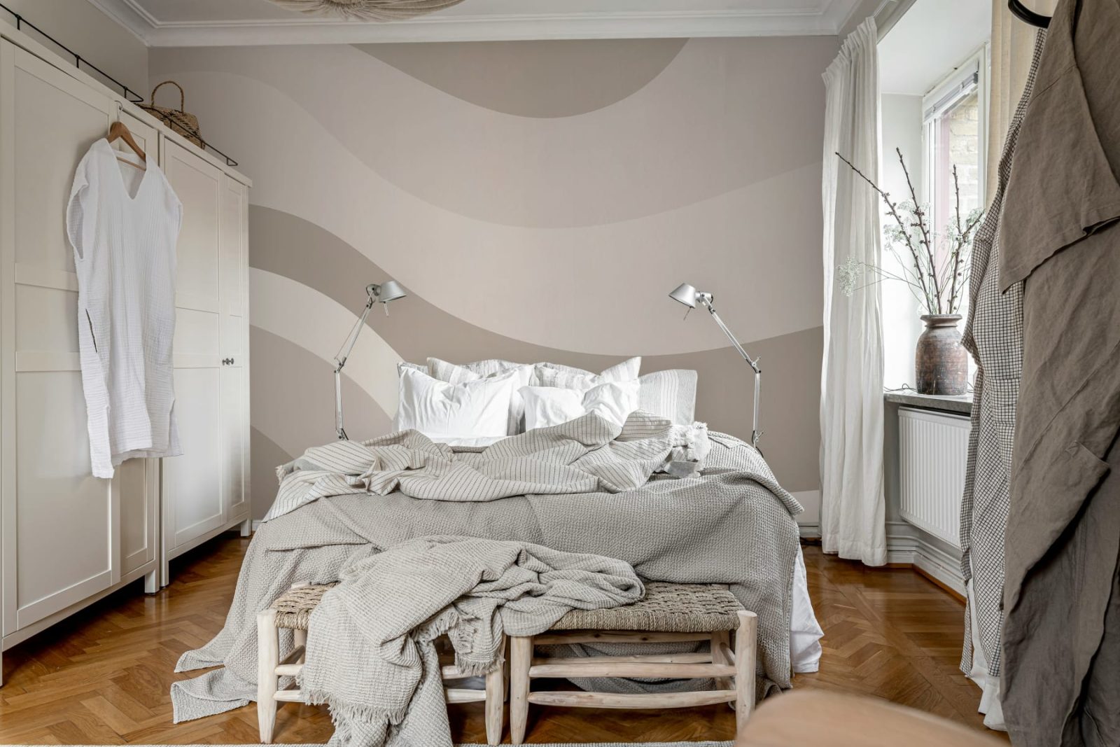 Smooth Waves, Gray, Rebel Walls 2