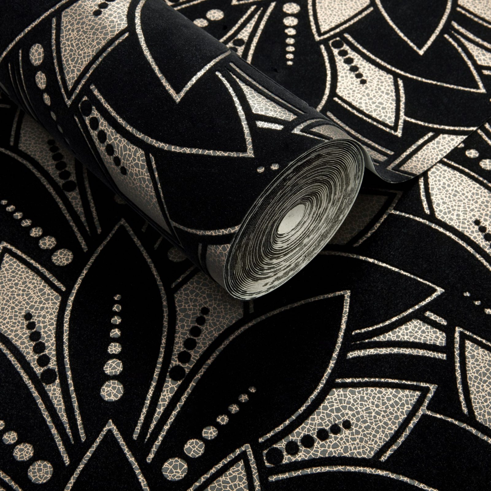 Astoria, Jet Black Luxury Flock, 1838 Wallcoverings, 5.3mp / rola 3