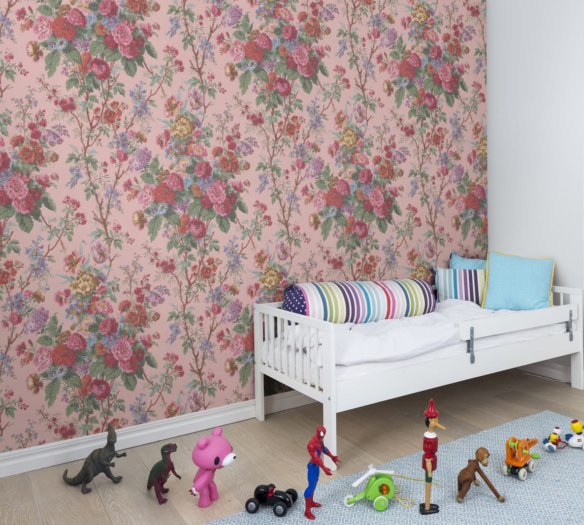 Bouquet, Rebel Walls 5