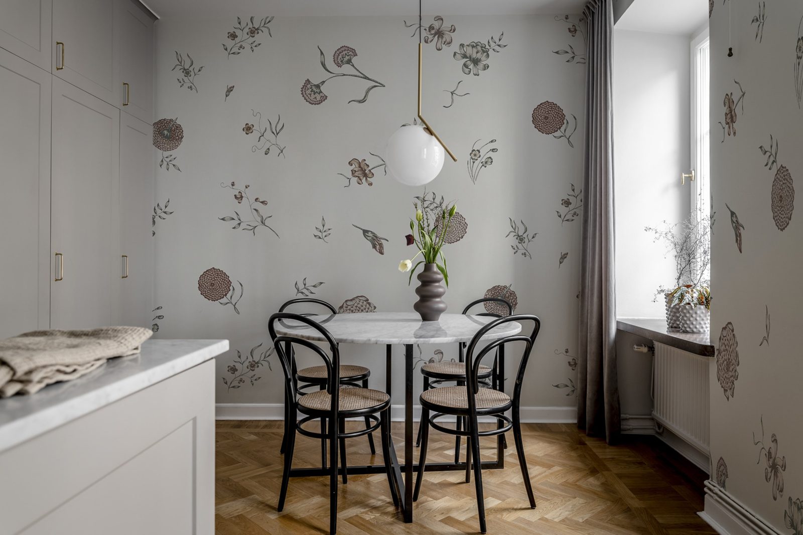 Flower Fall, Pearl, Rebel Walls 4