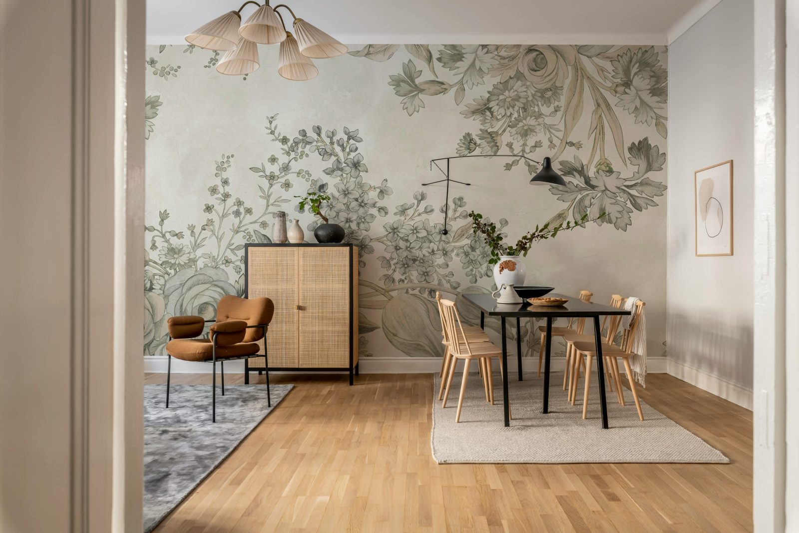 Bold Floral, Beige, Rebel Walls 2