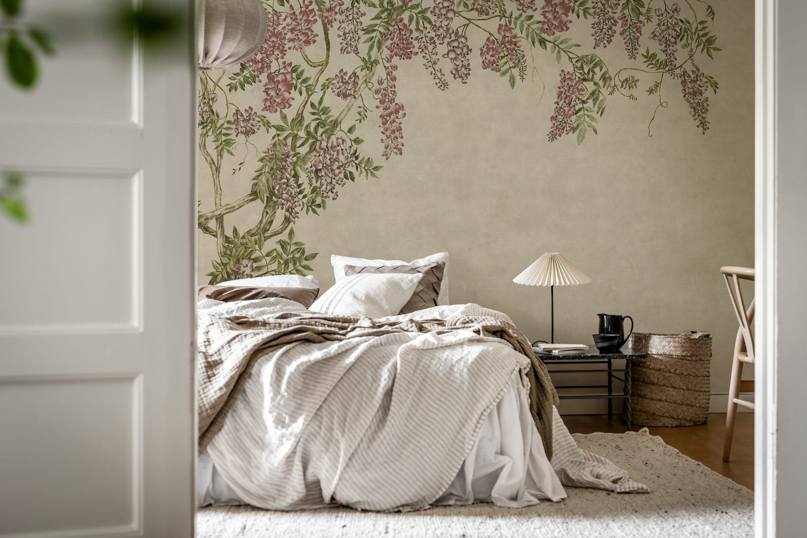 Wisteria Garden, Beige, Rebel Walls 2
