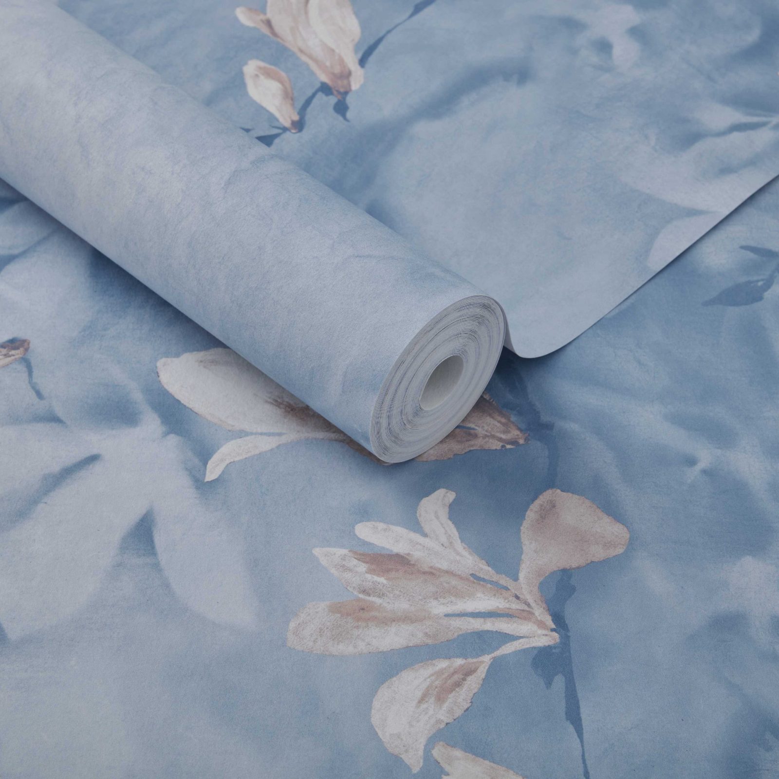 Trailing Magnolia, Chambray Blue Luxury Floral, 1838 Wallcoverings, 6.5mp / rola 3