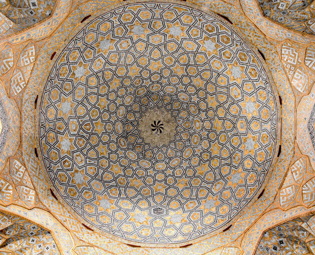 Tehran, Rebel Walls