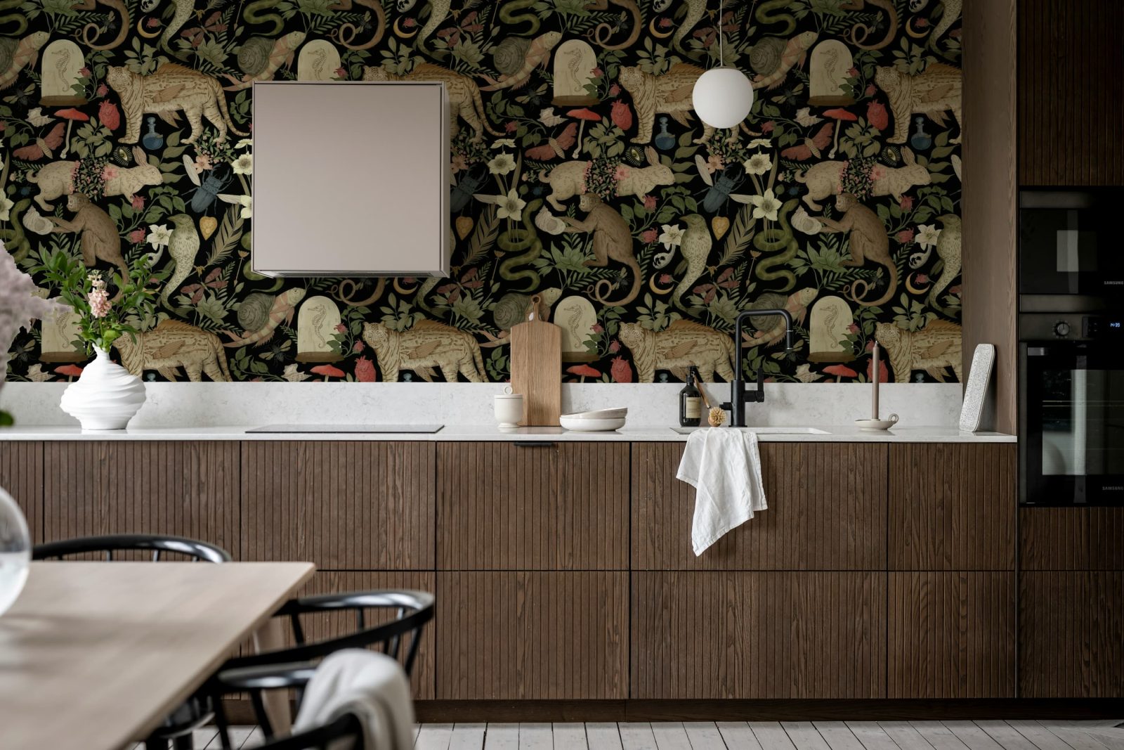 Animal Specials, Black, Rebel Walls 2