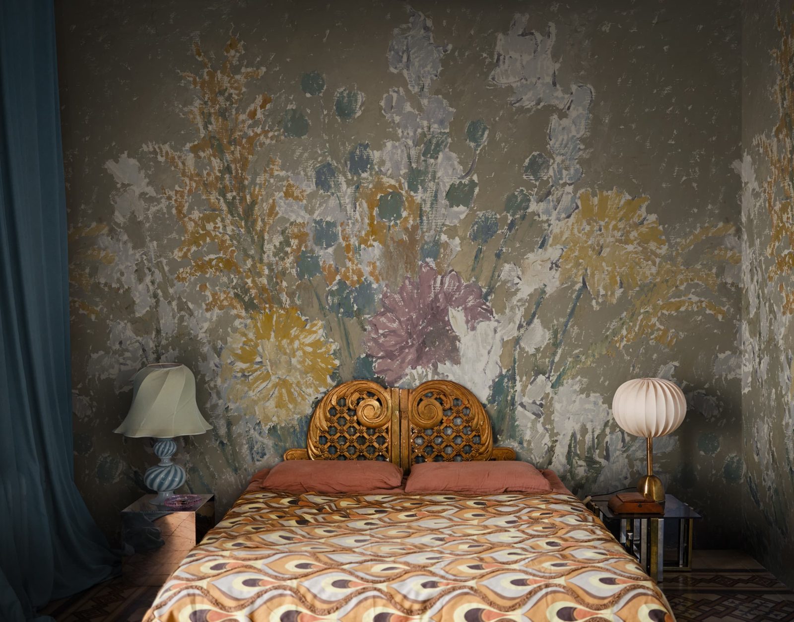Lilians Bed, Purple, Rebel Walls 2