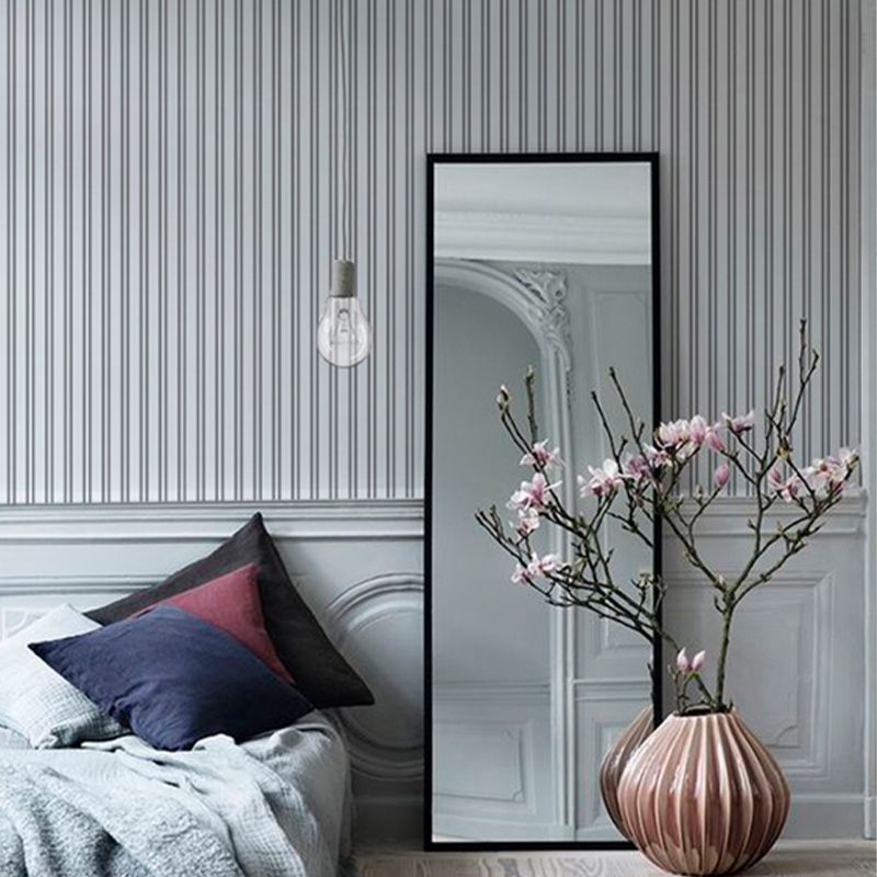 Black and White Stripes, VLAdiLA 3
