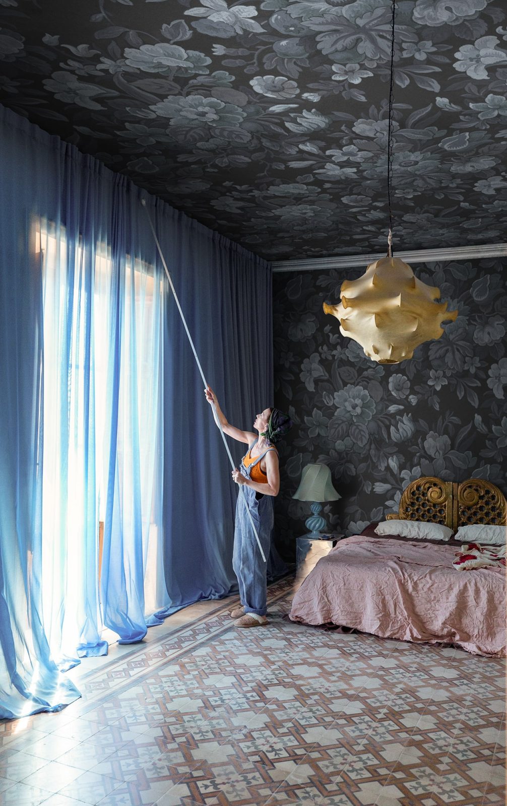 Majestic Vintage Garden, Dark Blue, Rebel Walls 3