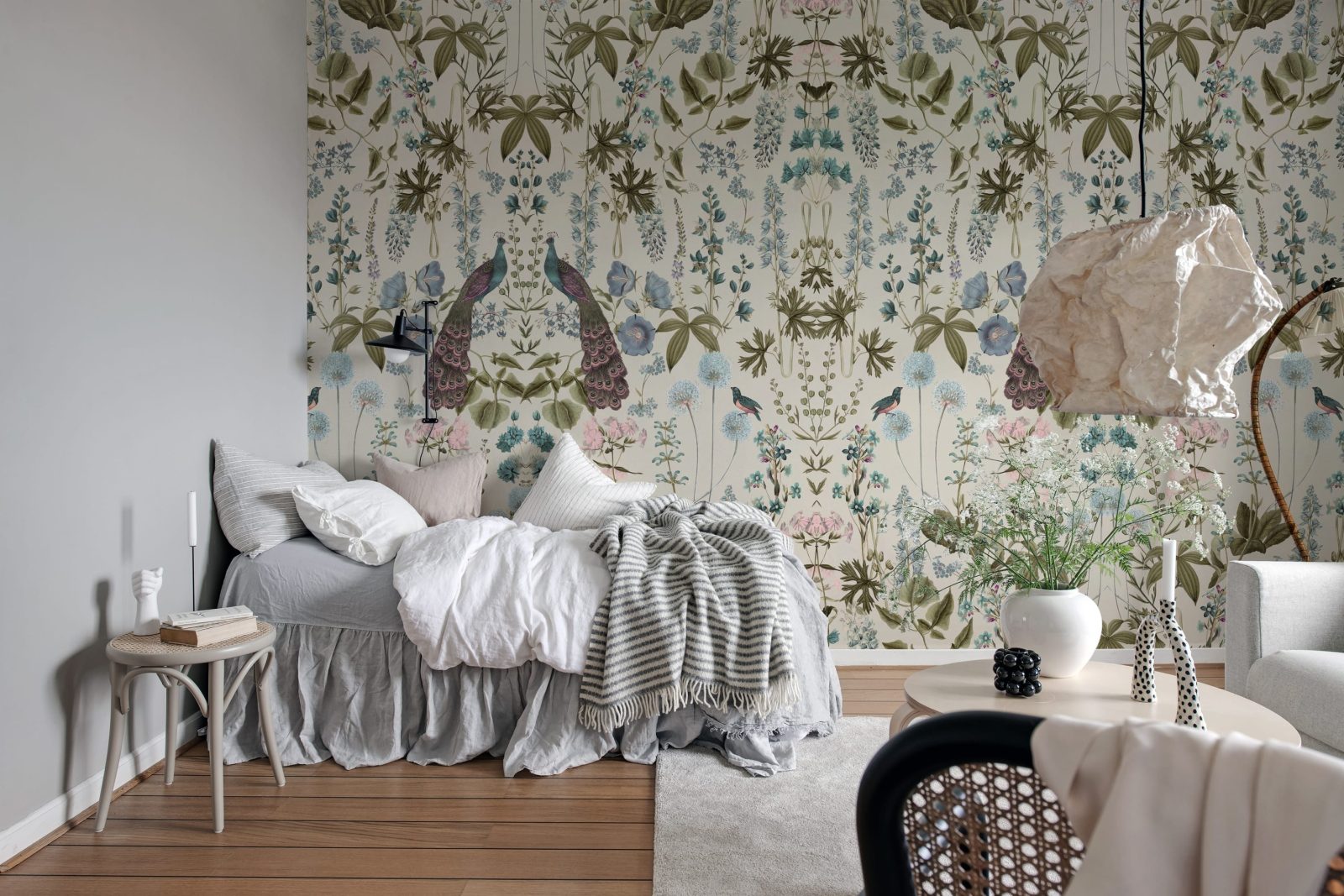 Peacock Garden, Beige, Rebel Walls 3