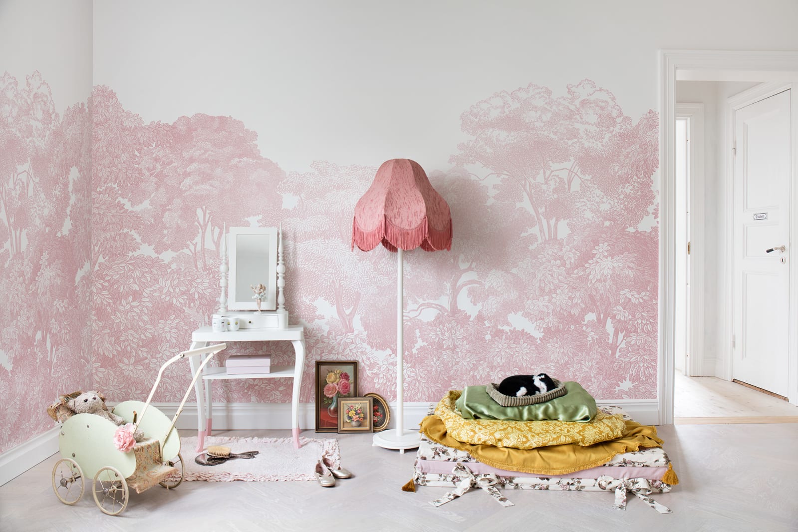 Bellewood, Pink, Rebel Walls 2