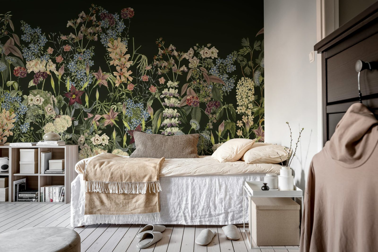 Summerland, Black, Rebel Walls 3