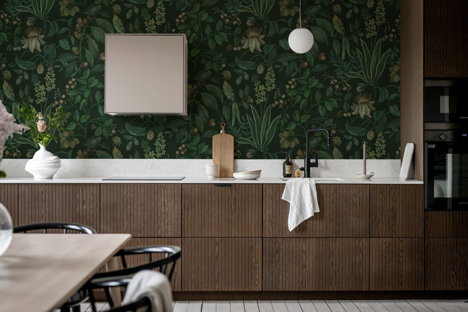 Tropical Harmony, Dark, Rebel Walls 3