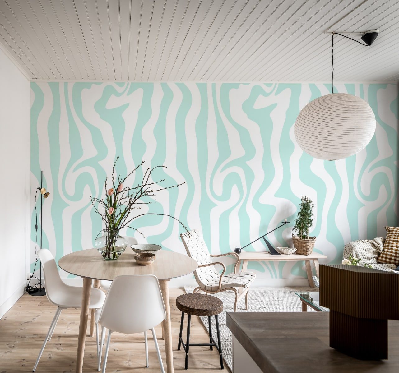 Dizzy, Turquoise, Rebel Walls 2