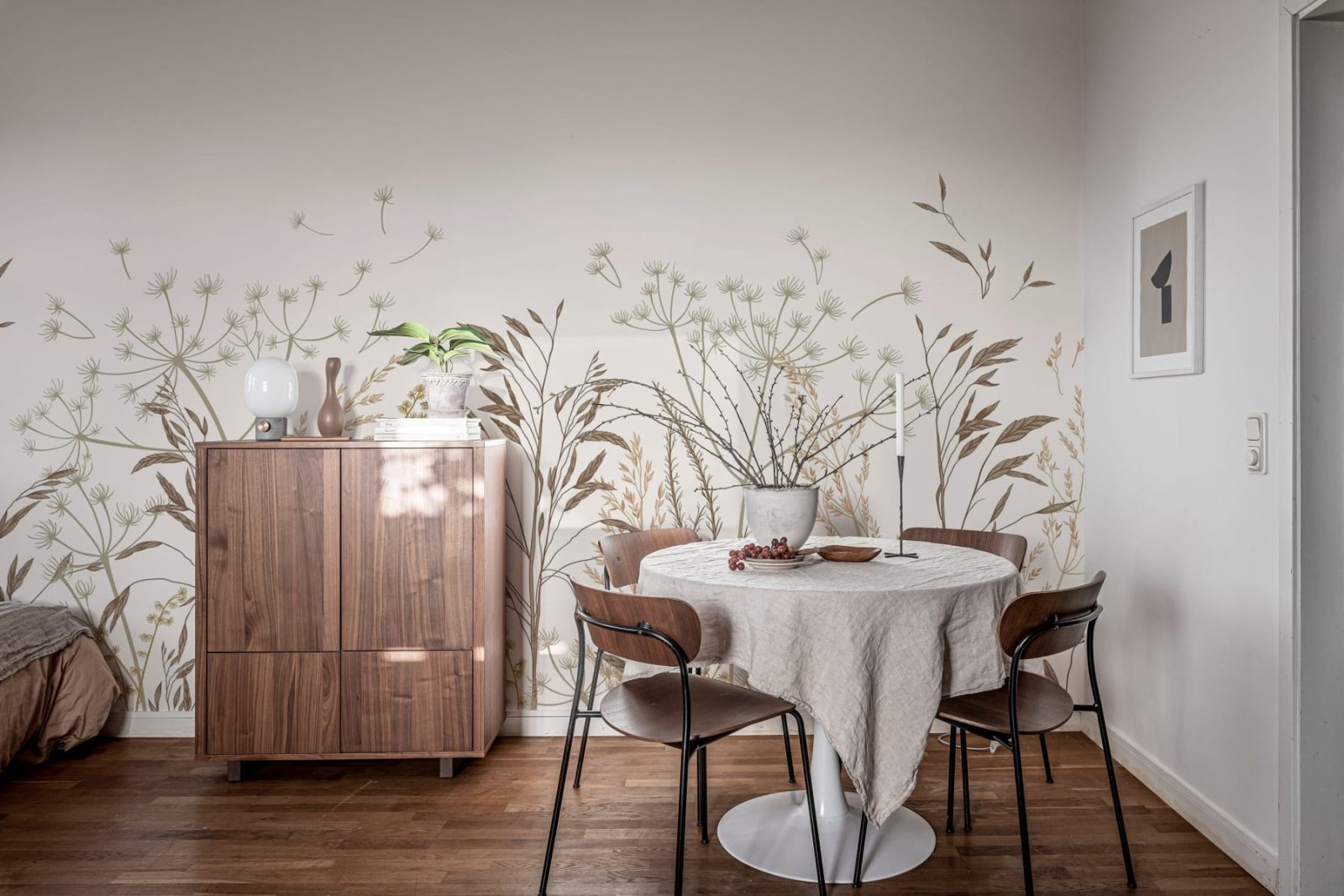 Straw Meadow, Beige, Rebel Walls 2