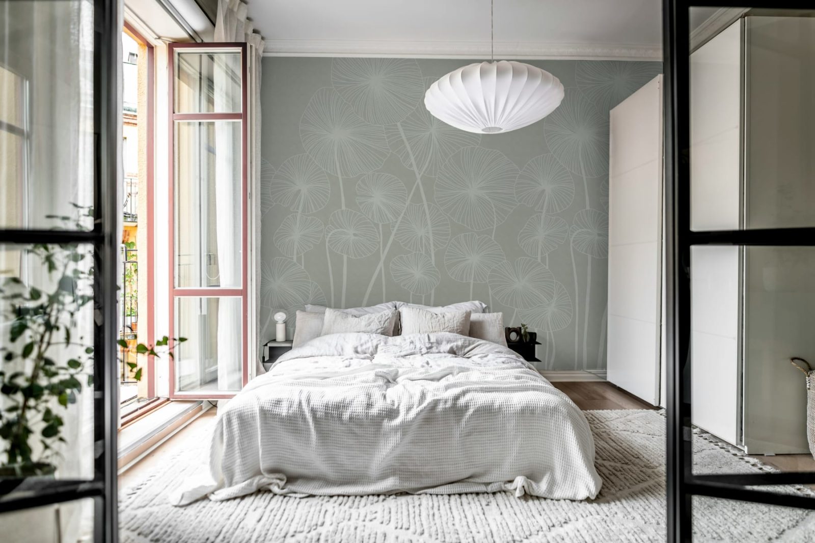 Waterlily Forest, Beige, Rebel Walls 2