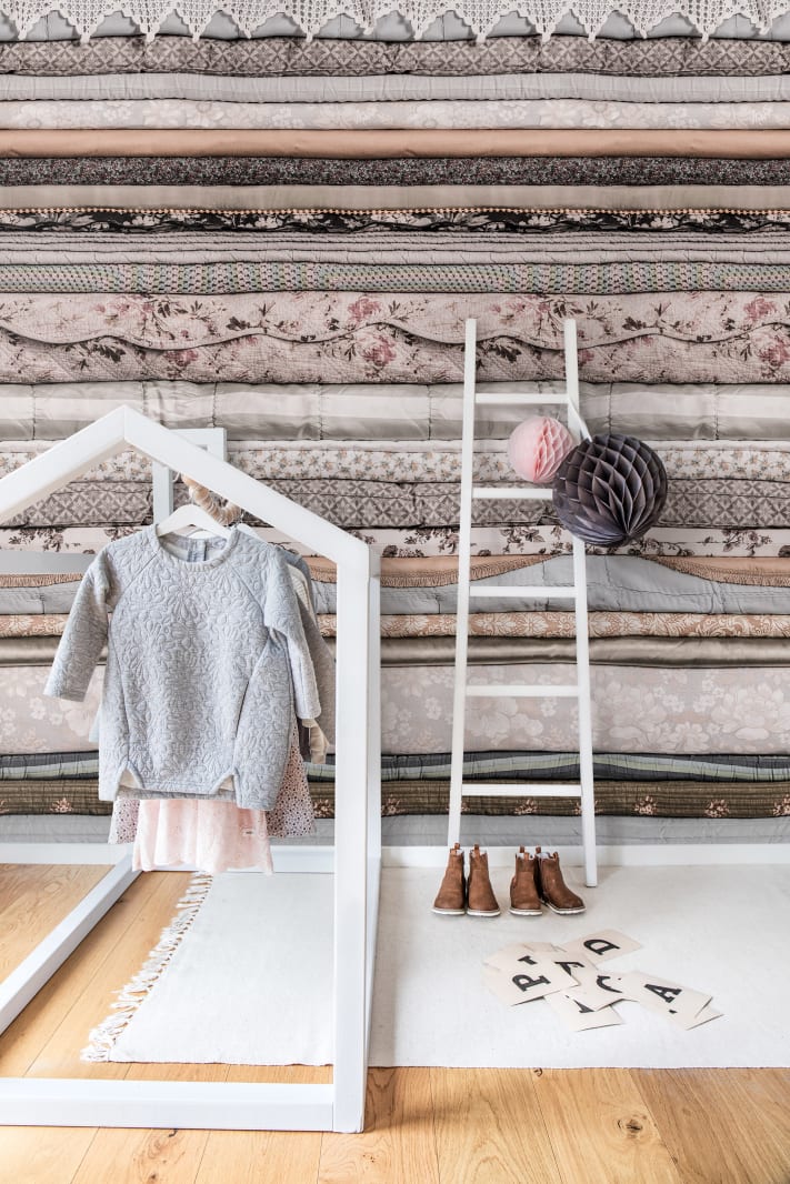 Her Royal Slumber, Vintage, Rebel Walls 2