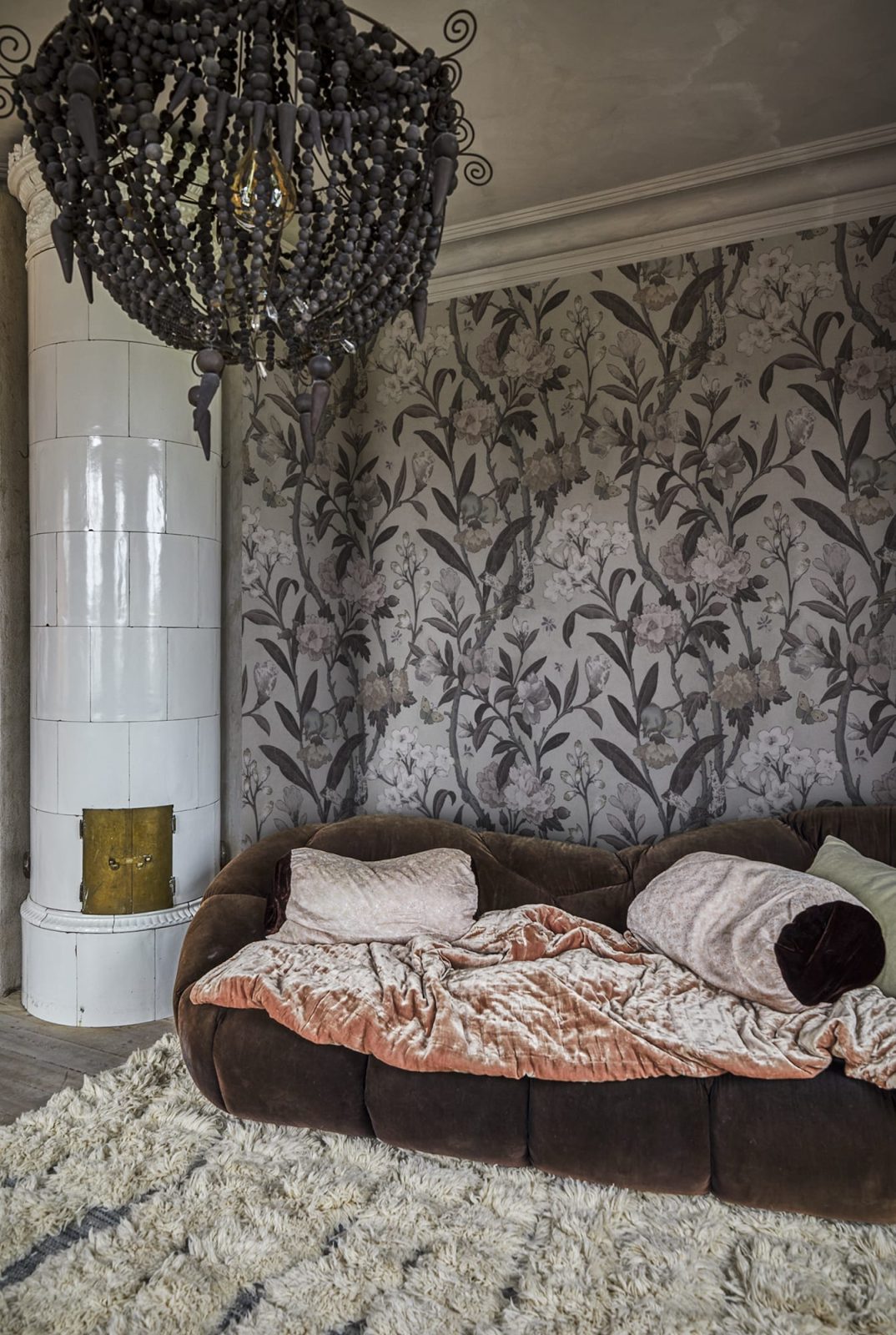 Winding Bloom, Beige, Rebel Walls 2