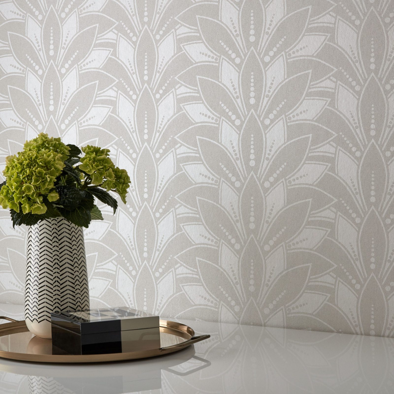 Astoria, Pearl Cream Luxury Bead, 1838 Wallcoverings, 5.3mp / rola 2