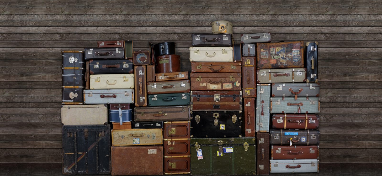 Stacked Suitcases, repetitiv, Rebel Walls