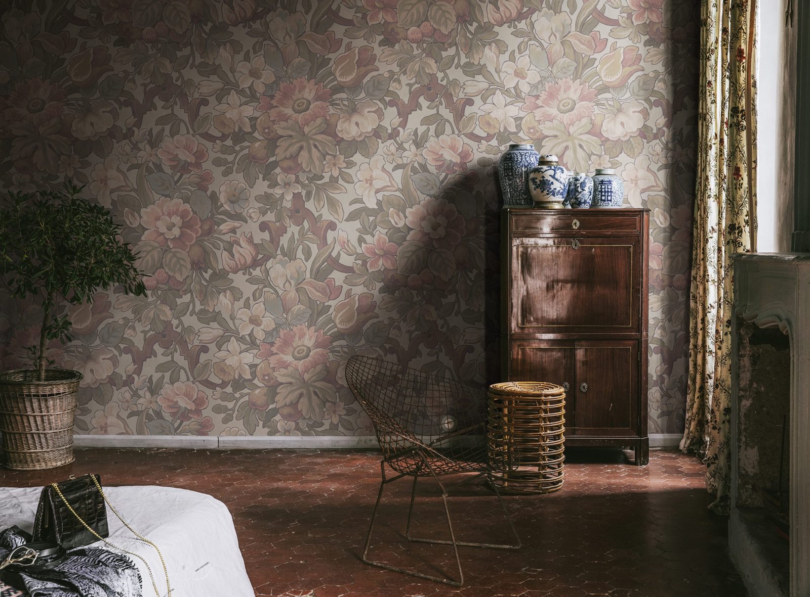 Vintage Flora, Pastel, Rebel Walls 2