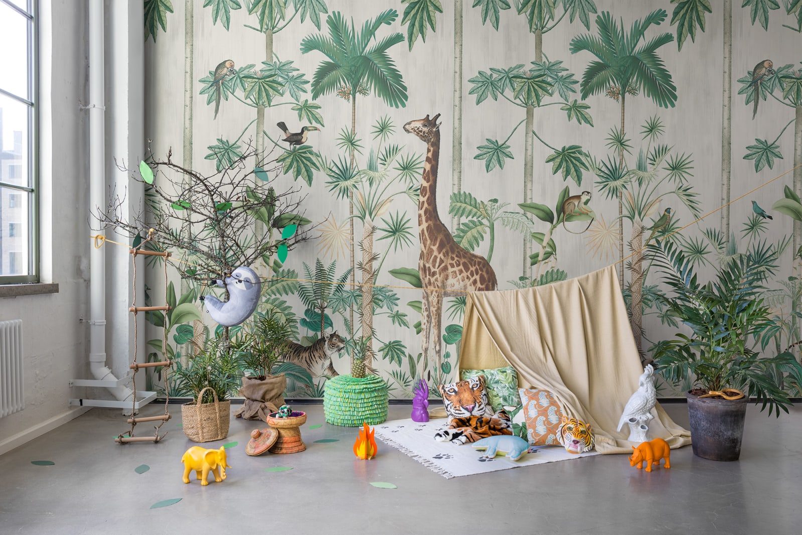 Giraffe's Stroll, Rebel Walls 4