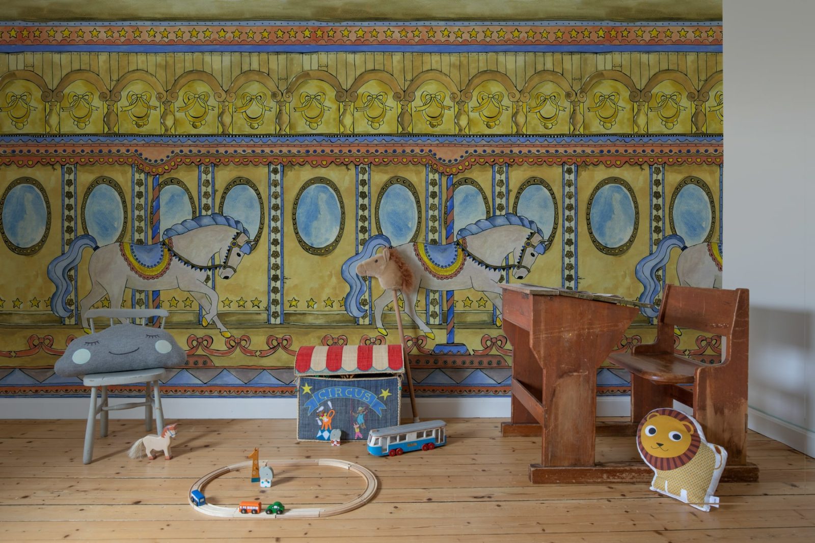 Merry Go Around, Yellow, Rebel Walls 2